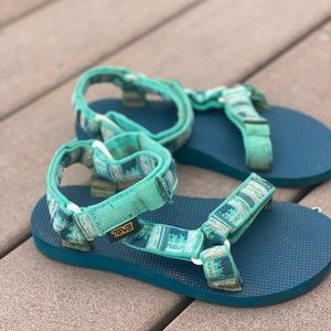 Women’s Teva Sandals - teal size 6